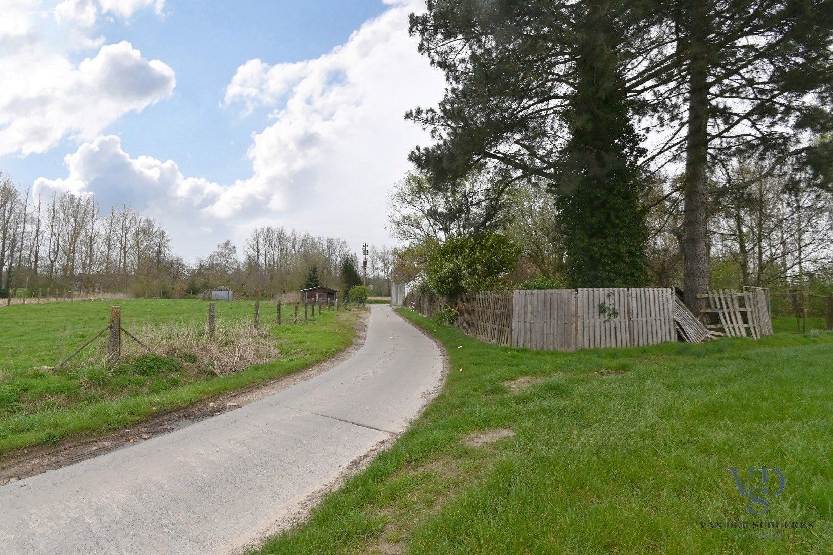 Woning met belendend perceel weiland  foto 4