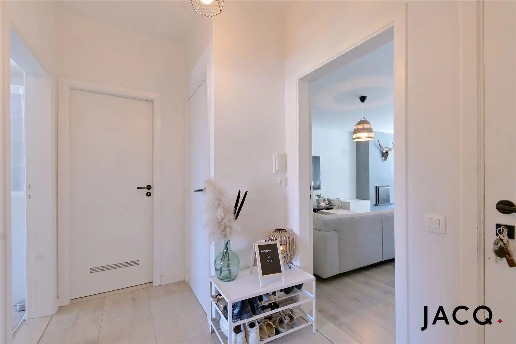 Instapklaar appartement met 2 slaapkamers en dubbele garage foto 7