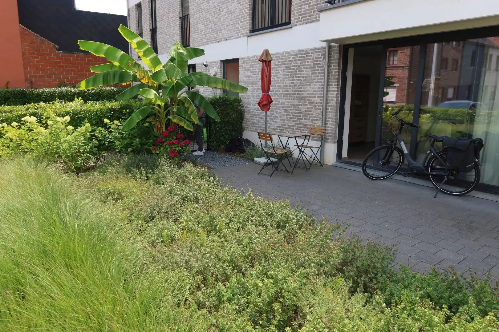 Super gezellig gelijkvloers 1 slk app met terras, voortuin en carport foto 7