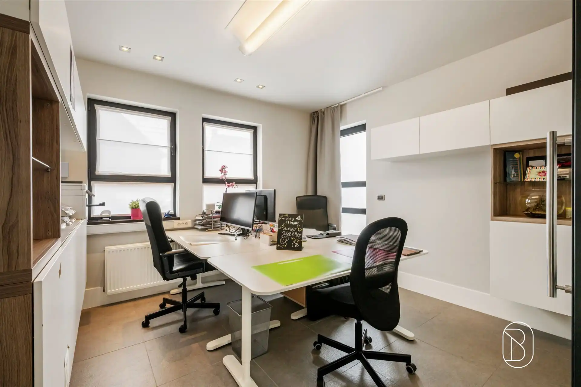 Instapklare woning met zwembad en bijgebouw foto 20