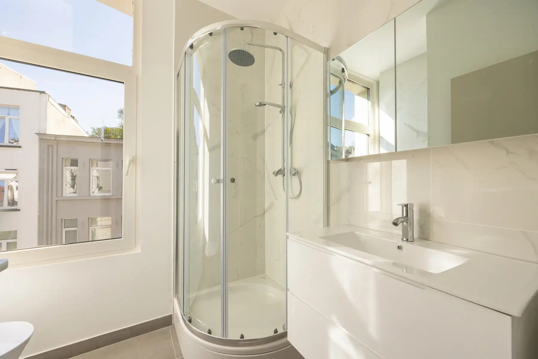 Kwalitatief gerenoveerd appartement op gegeerde locatie! foto 10
