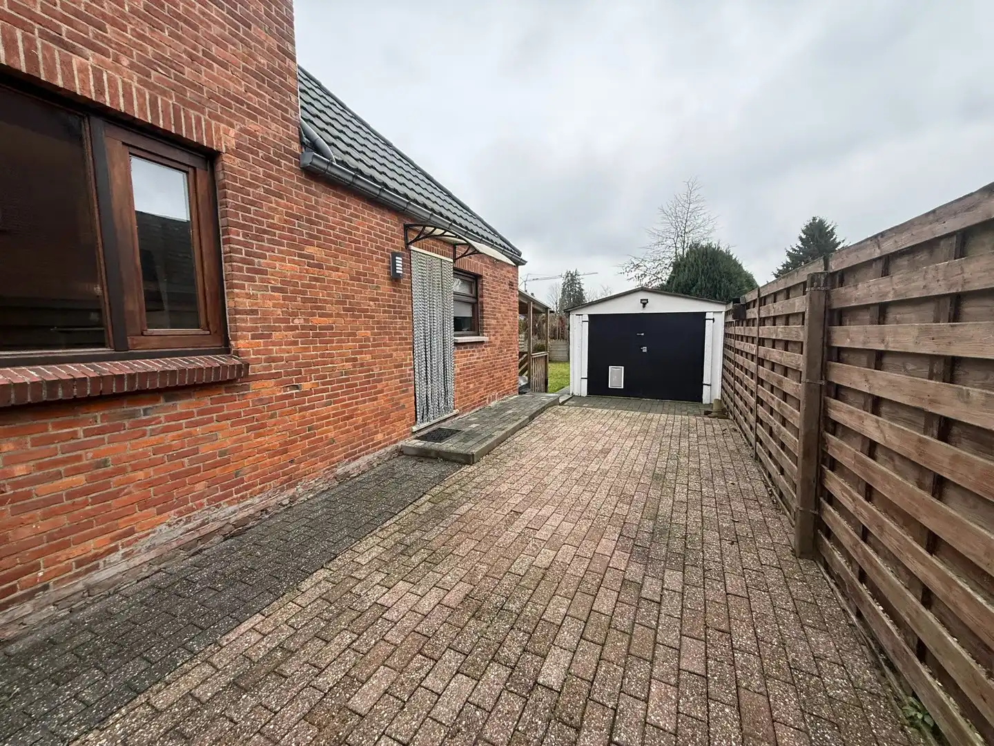 Opbrengsteigendom bestaande uit 2 halfopen woningen met garage en tuin te Hechtel. foto 16