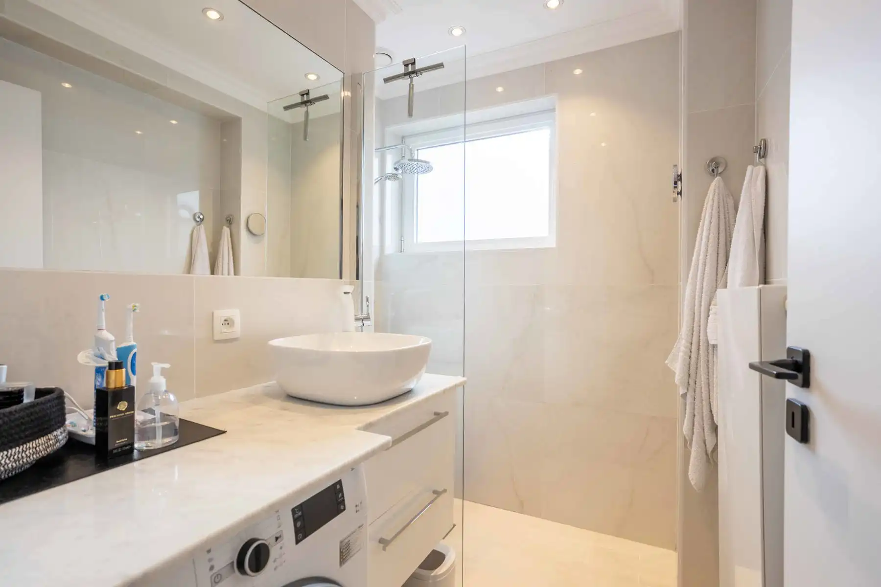 Prachtig gerenoveerd appartement met topligging! foto 24