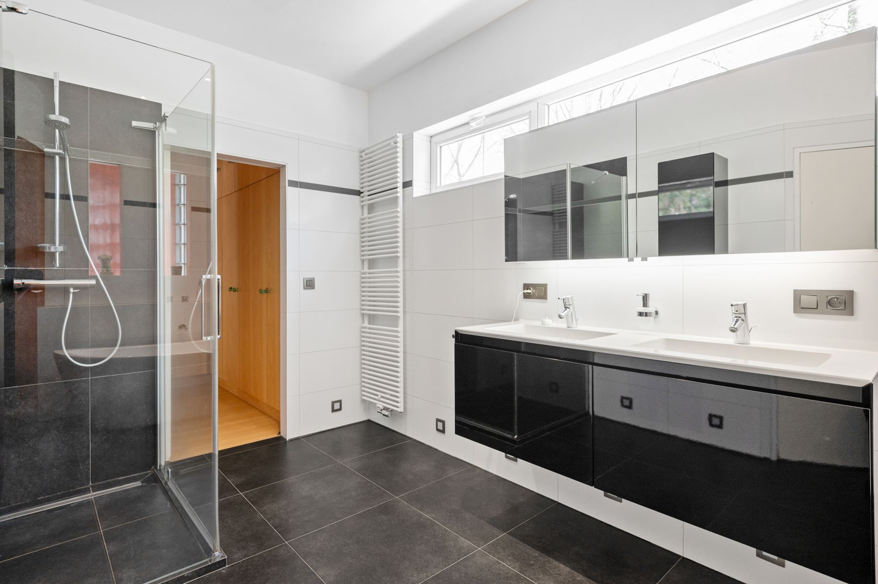 Moderne en energiezuinige villa op ca. 2.035 m². foto 19