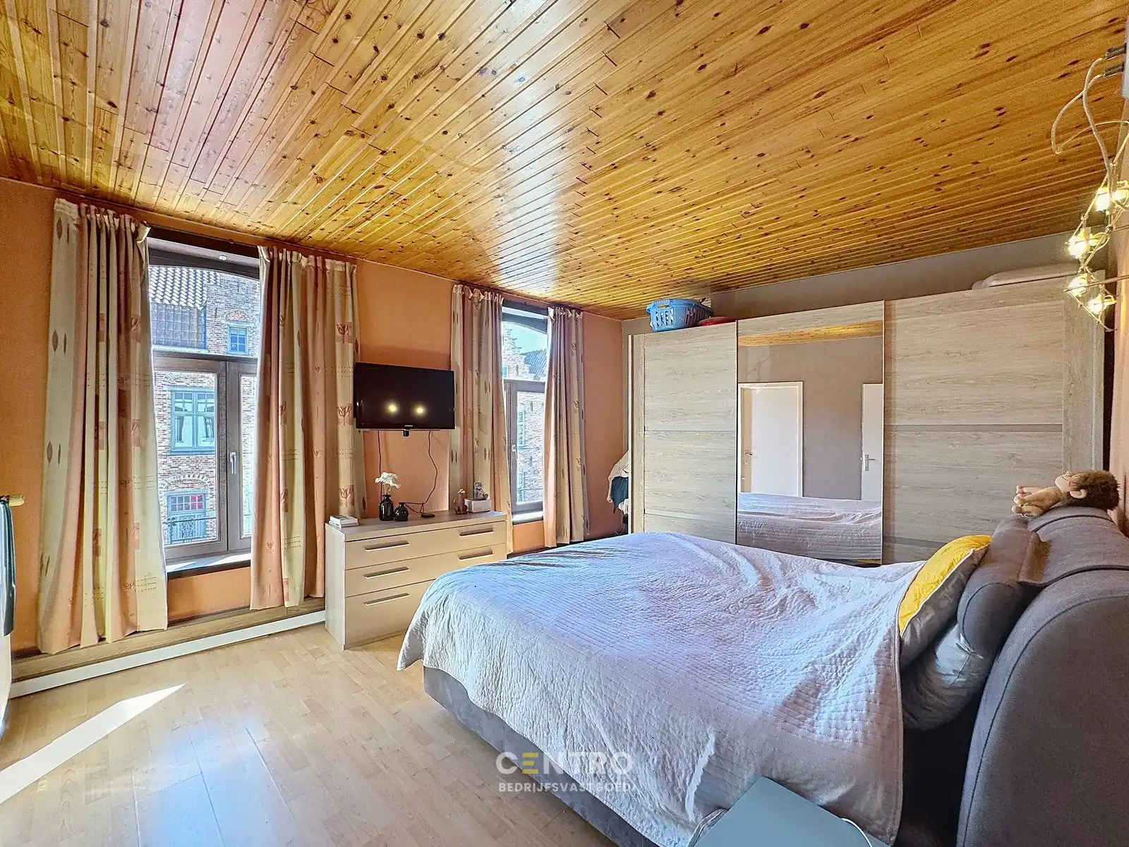 Unieke horecazaak te koop mét woongelegenheid (3 slpkms) en buitenterras in het toeristische hart van Brugge! foto 14