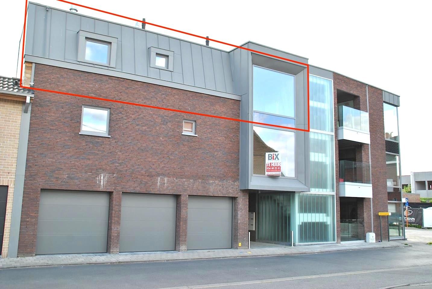 Modern appartement met 2 slaapkamers, garage en terras! foto {{pictureIndex}}