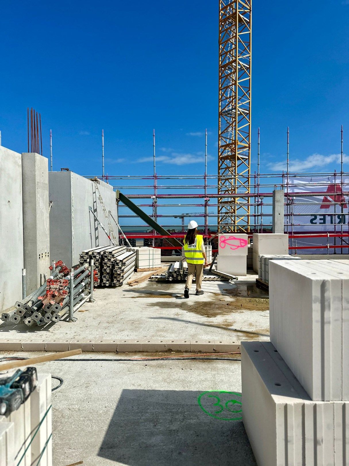 Herverkoop in het project 'Hoost' gelegen op de 11 de verdieping met prachtig zonneterras en magnifieke zichten. foto 3