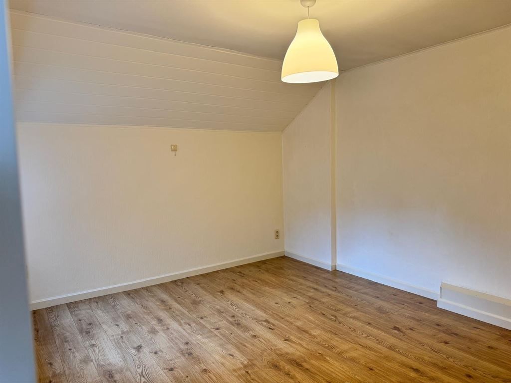 Half-vrijstaande woning met 3 slaapkamers foto 19