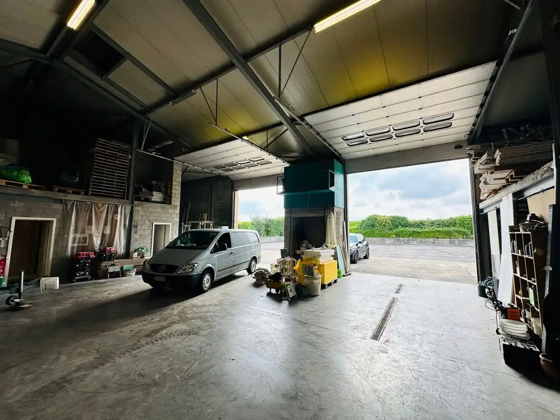 Ruim magazijn met kantoren met veel potentieel te Kuringen foto 13