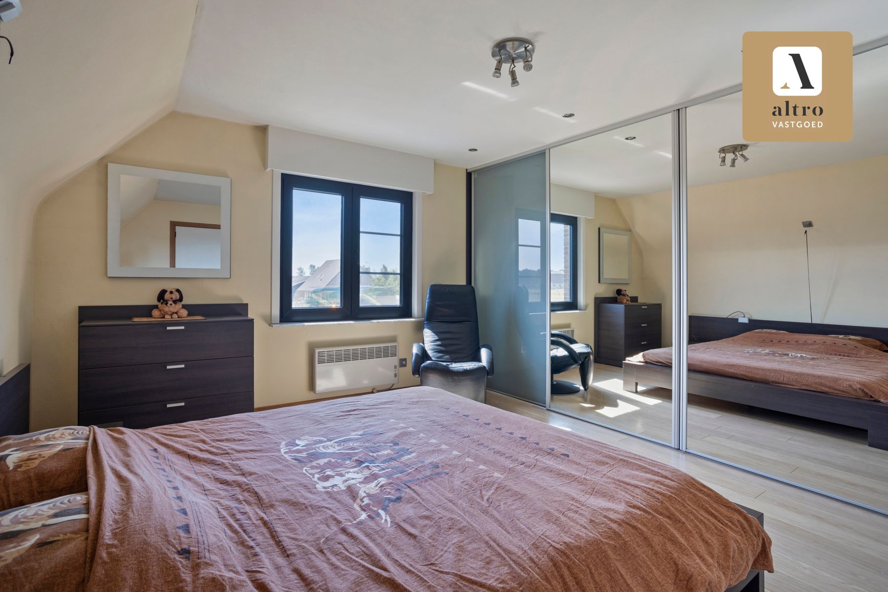 Instapklare open bebouwing met garage en  4 slaapkamers  foto 17