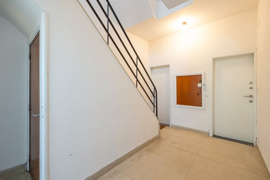 Instapklaar gelijkvloersappartement met stadskoer foto 17