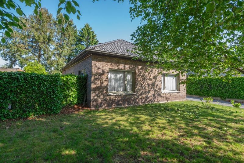 Op te frissen / te renoveren woning met tuin in residentiële buurt foto 2