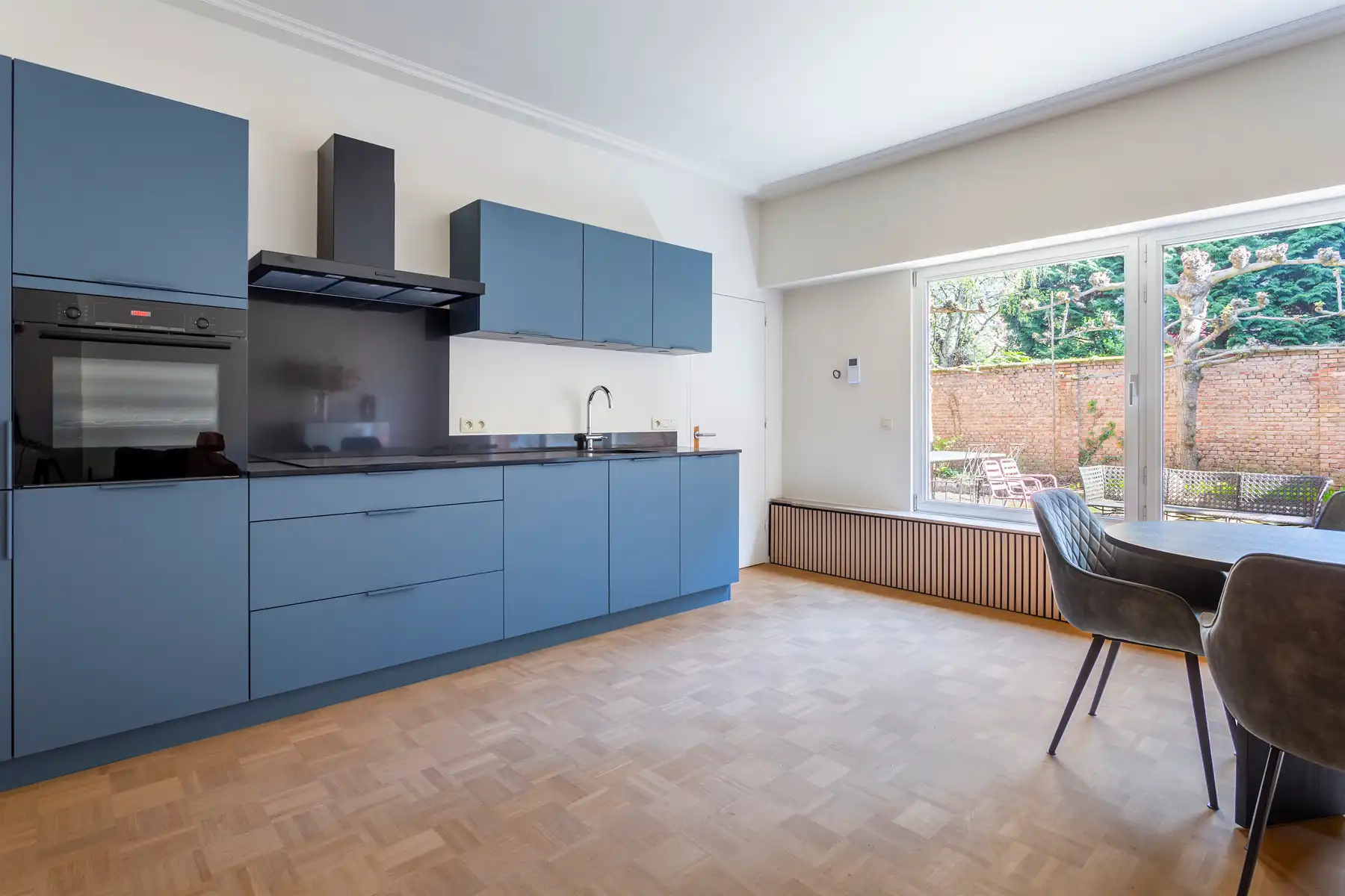 Stijlvol bemeubeld appartement met tuin in Markgravebuurt foto 5