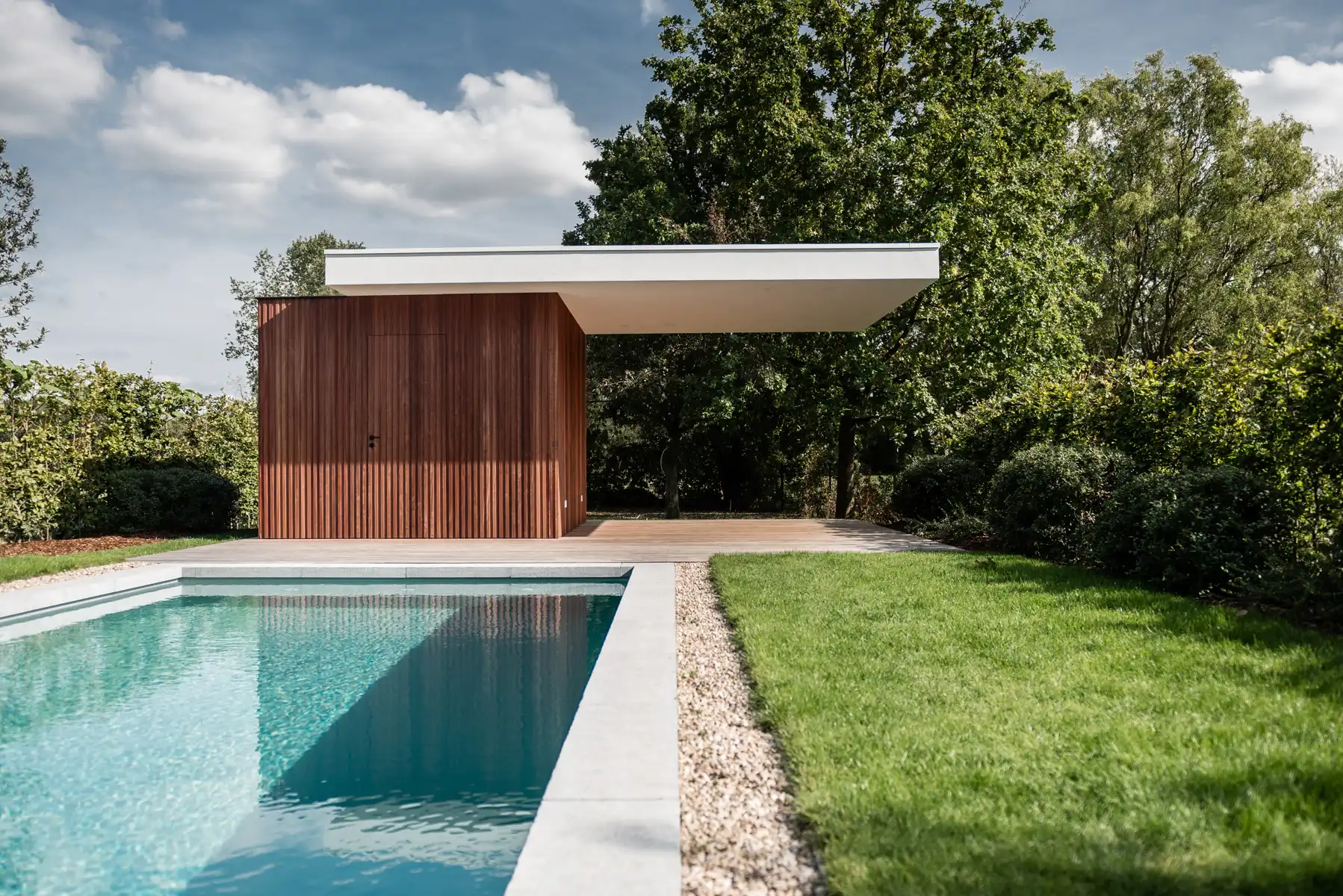 Exclusieve instapklare woning met zwembad en open groenzicht foto 5