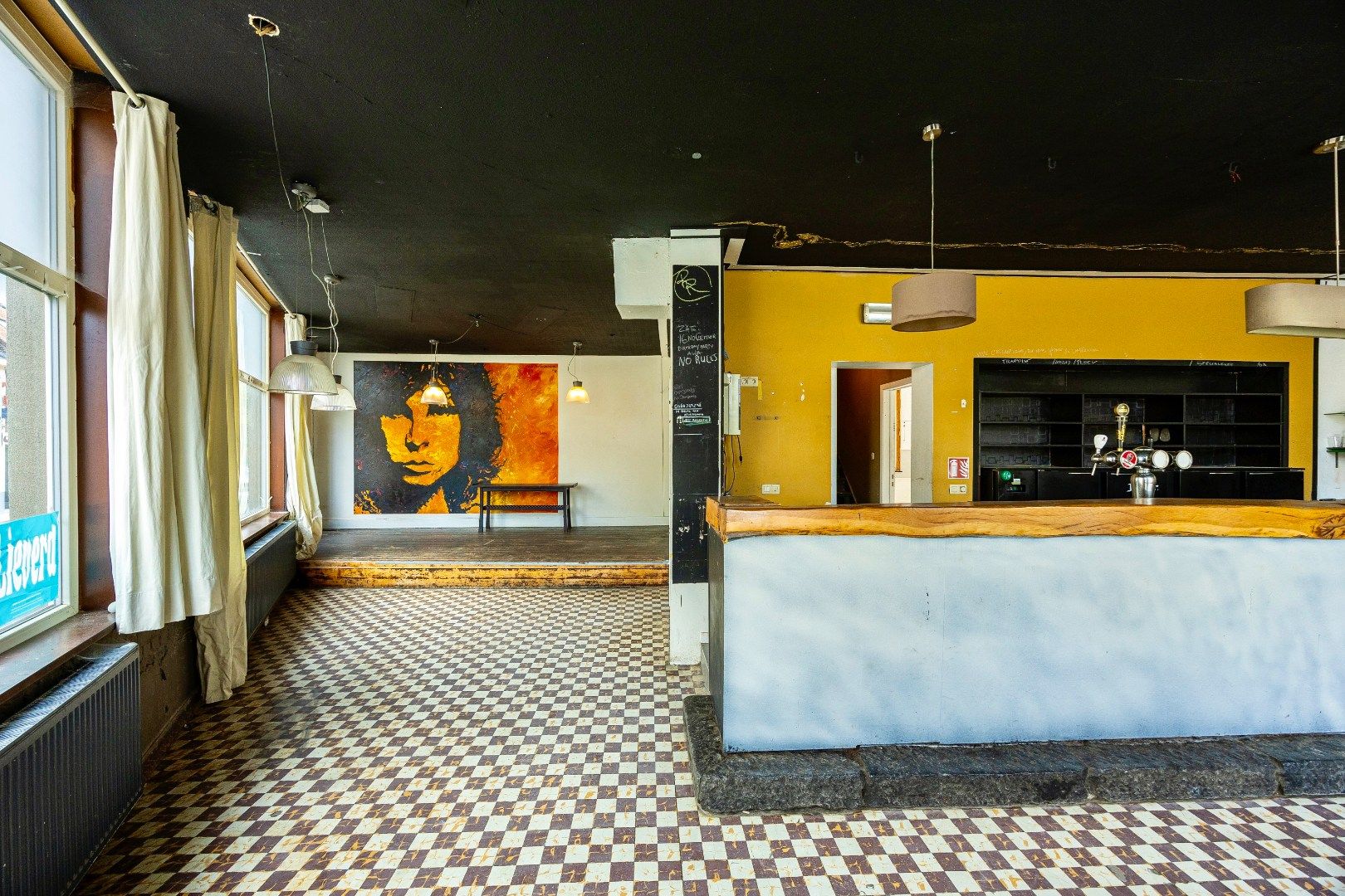Veelzijdige opbrengsteigendom met café, appartement en topligging in Dworp foto 5