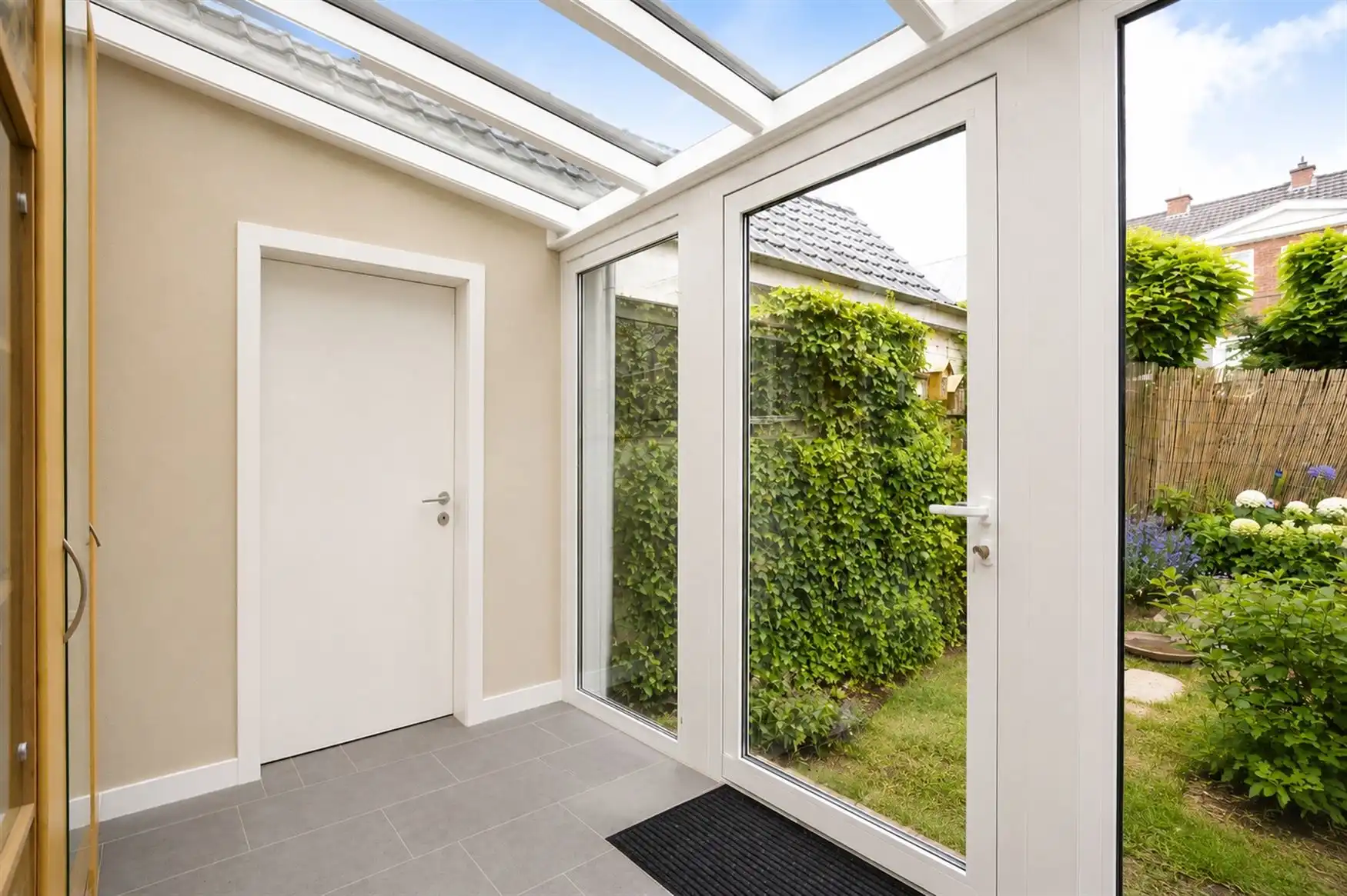 Instapklare gezinswoning met tuin in de Elisabethwijk foto 9
