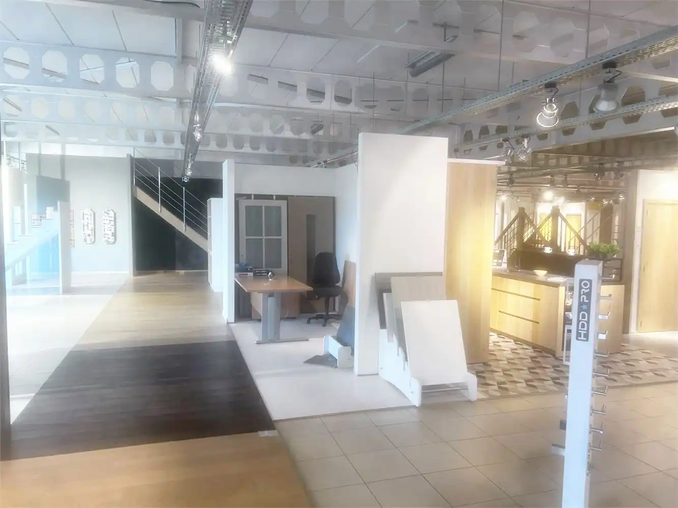 UNIEKE COMMERCIËLE LOCATIE 1.100 M2 MET PARKING foto 8