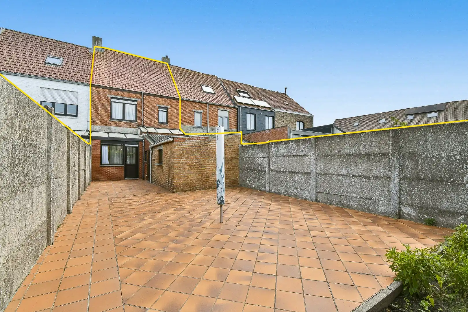 Rijwoning met veel potentieel op centrale ligging foto 10