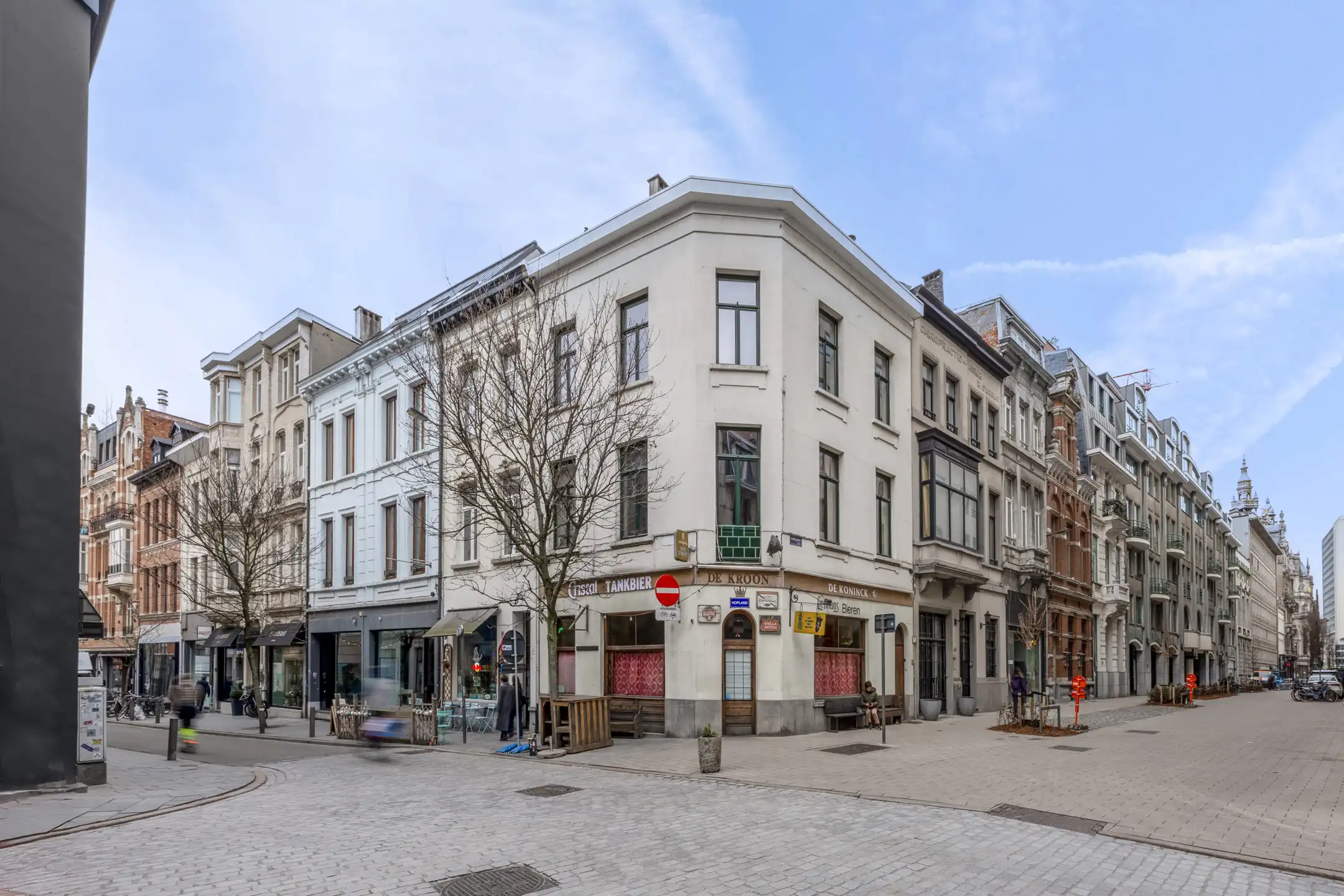 Ruim en charmant appartement met terras op toplocatie foto 16