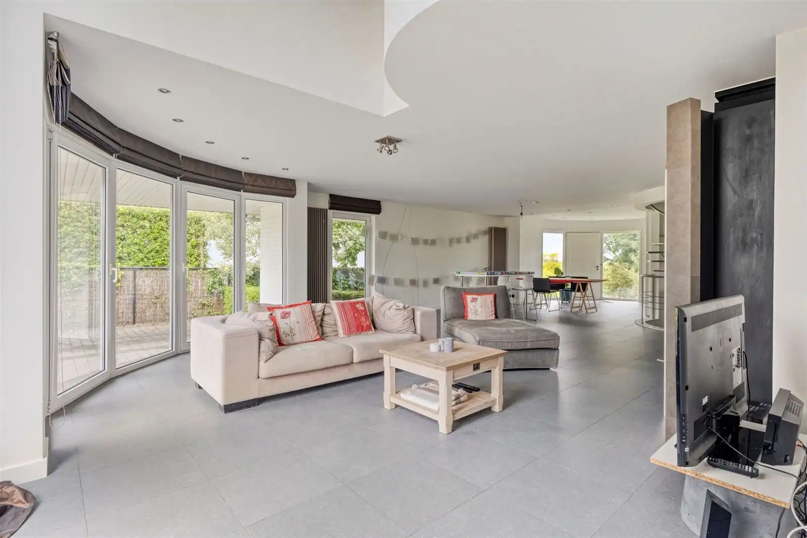 Ruime villa te huur op rustige locatie foto 6