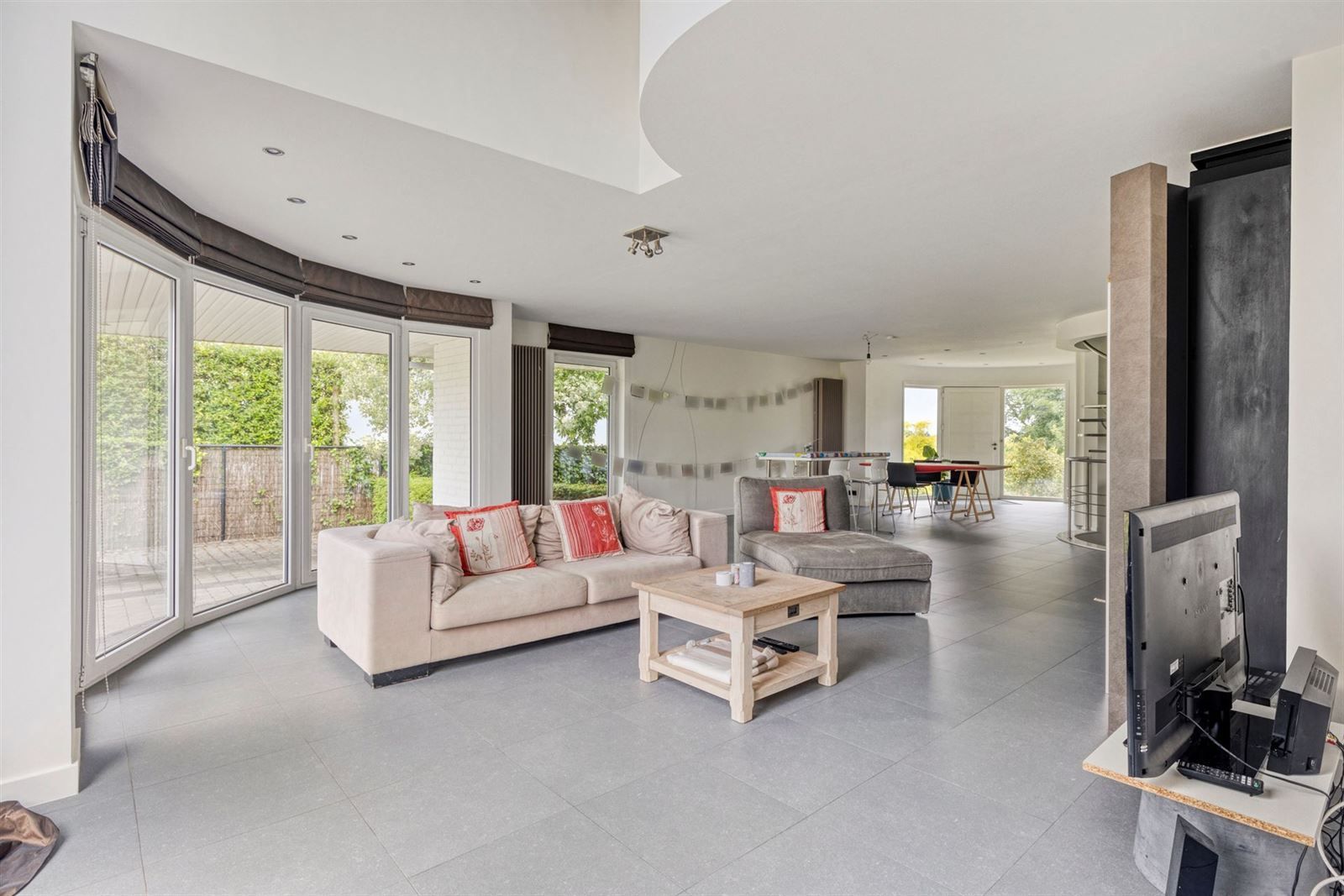 Ruime villa te huur op rustige locatie foto 6