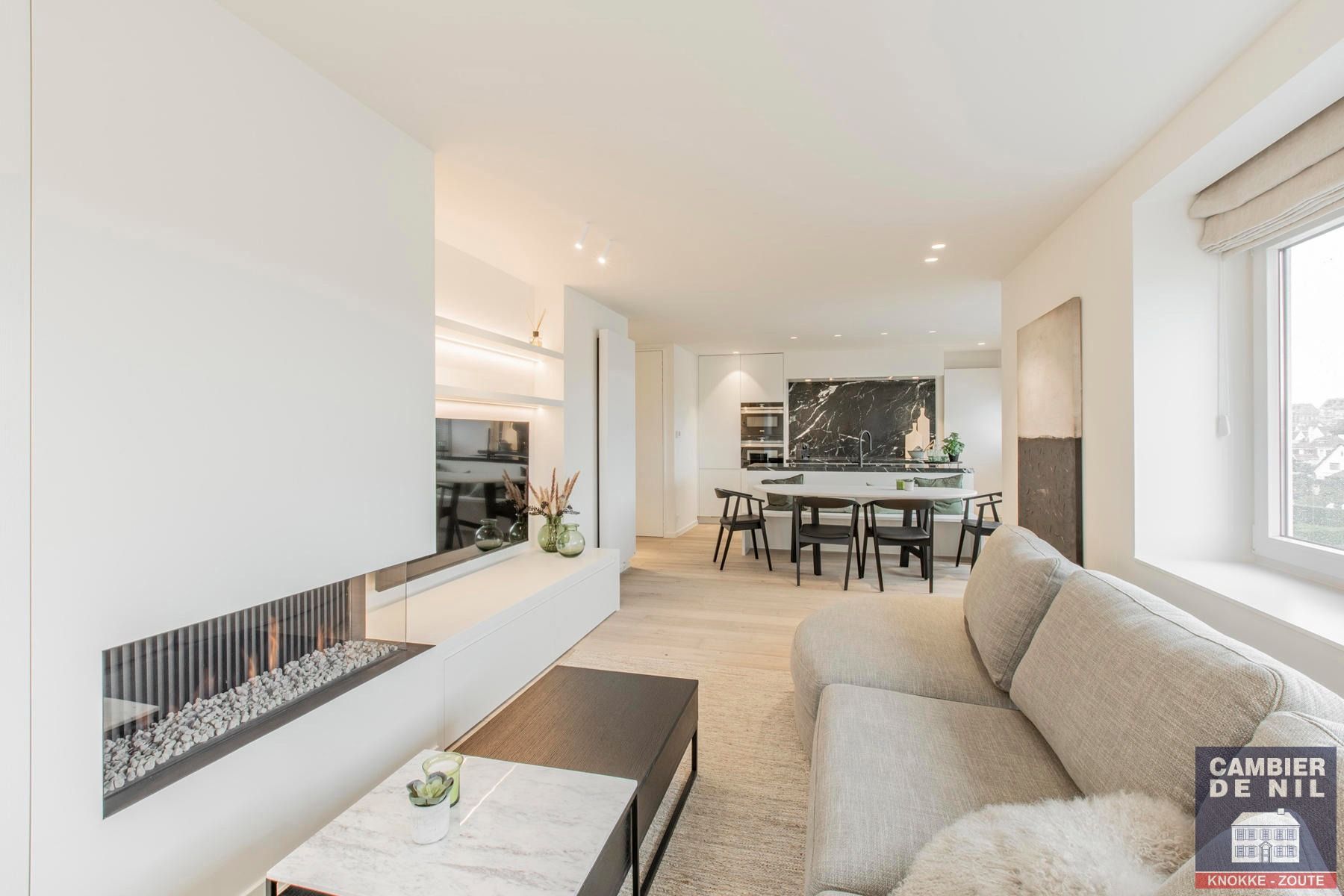 Volledig gerenoveerd appartement met frontaal meerzicht foto 2