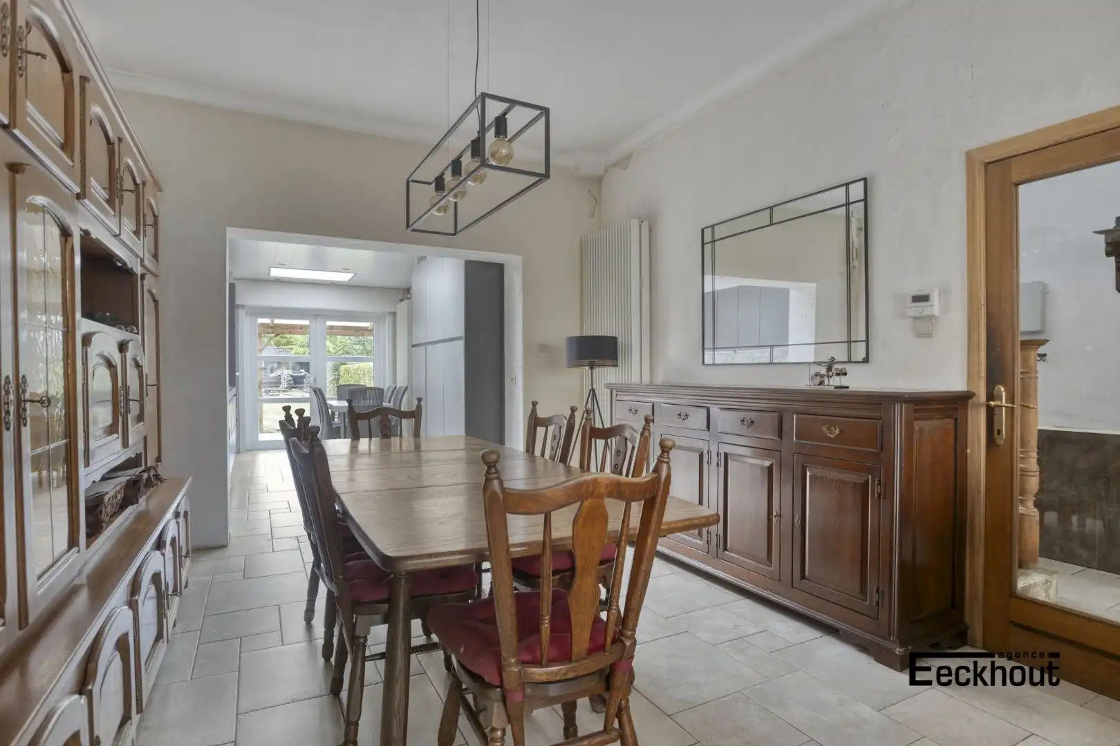 Ruime woning met diepe tuin in een rustige straat te Oostende! foto 5