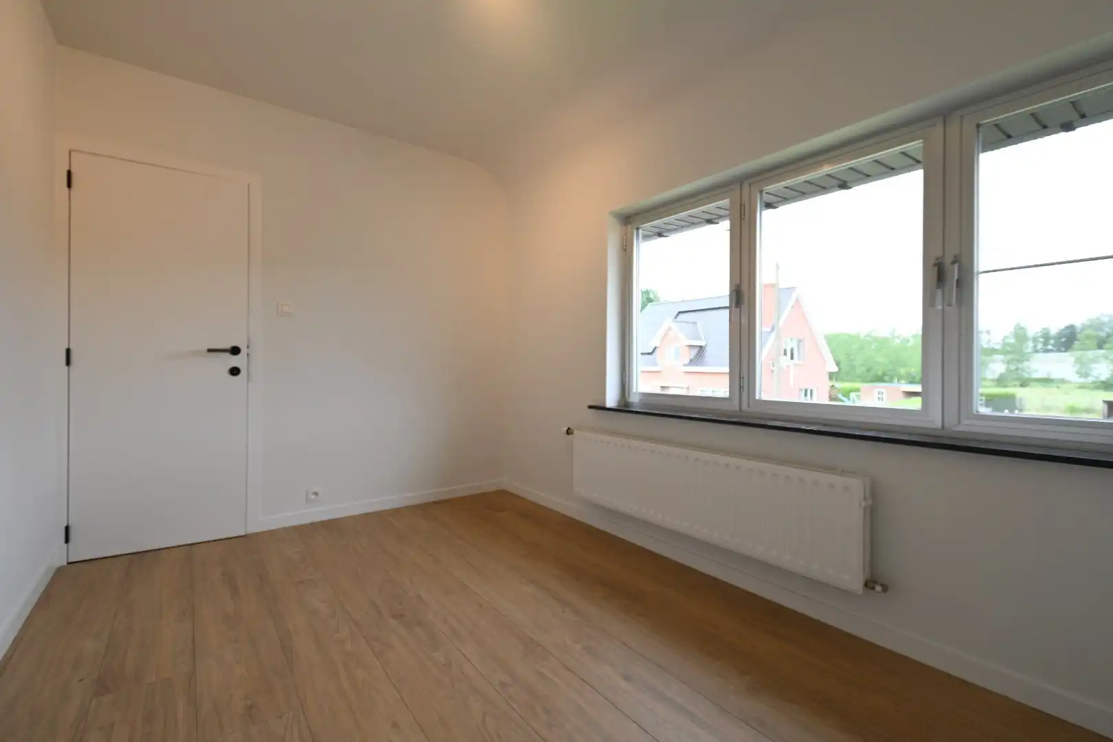 Zorgvuldig gerenoveerde vrijstaande woning met veranda en leuke tuin op 5a24ca te Munsterbilzen foto 24