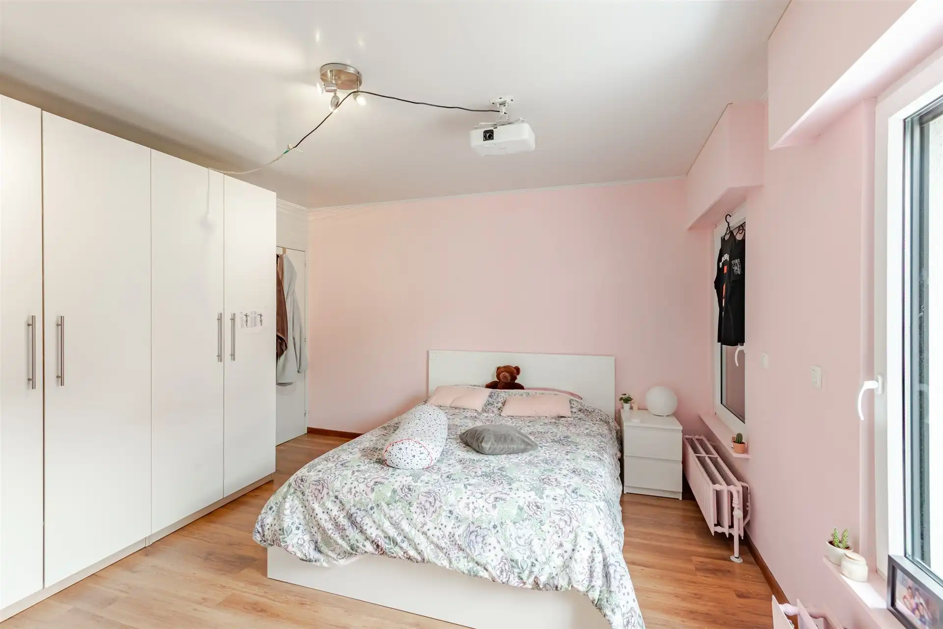 Woning met 4 slaapkamers én magazijn op toplocatie foto 12