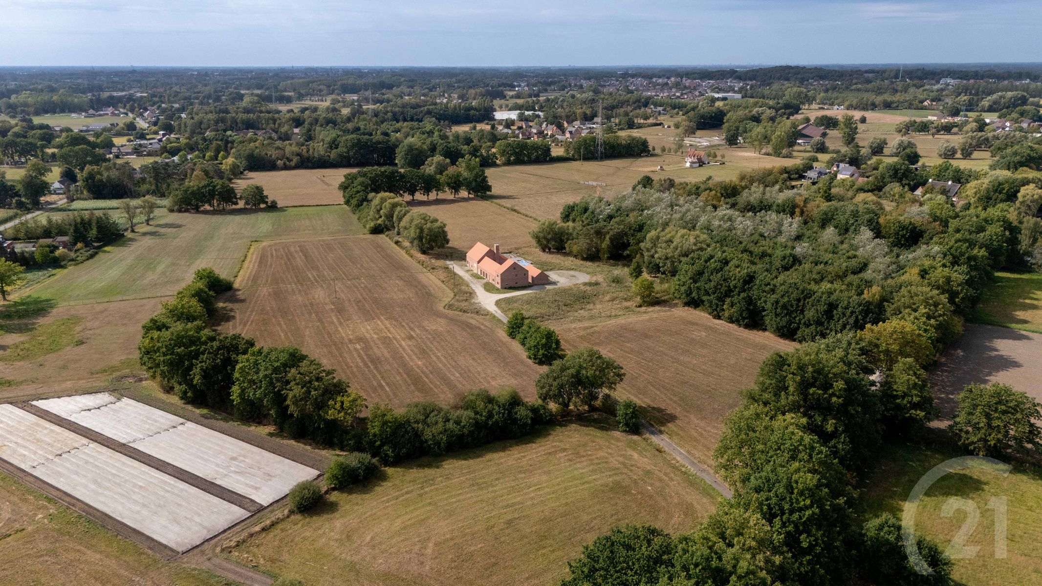 Prachtige en idyllisch gelegen hoeve (casco) op 4 hectare! foto 12