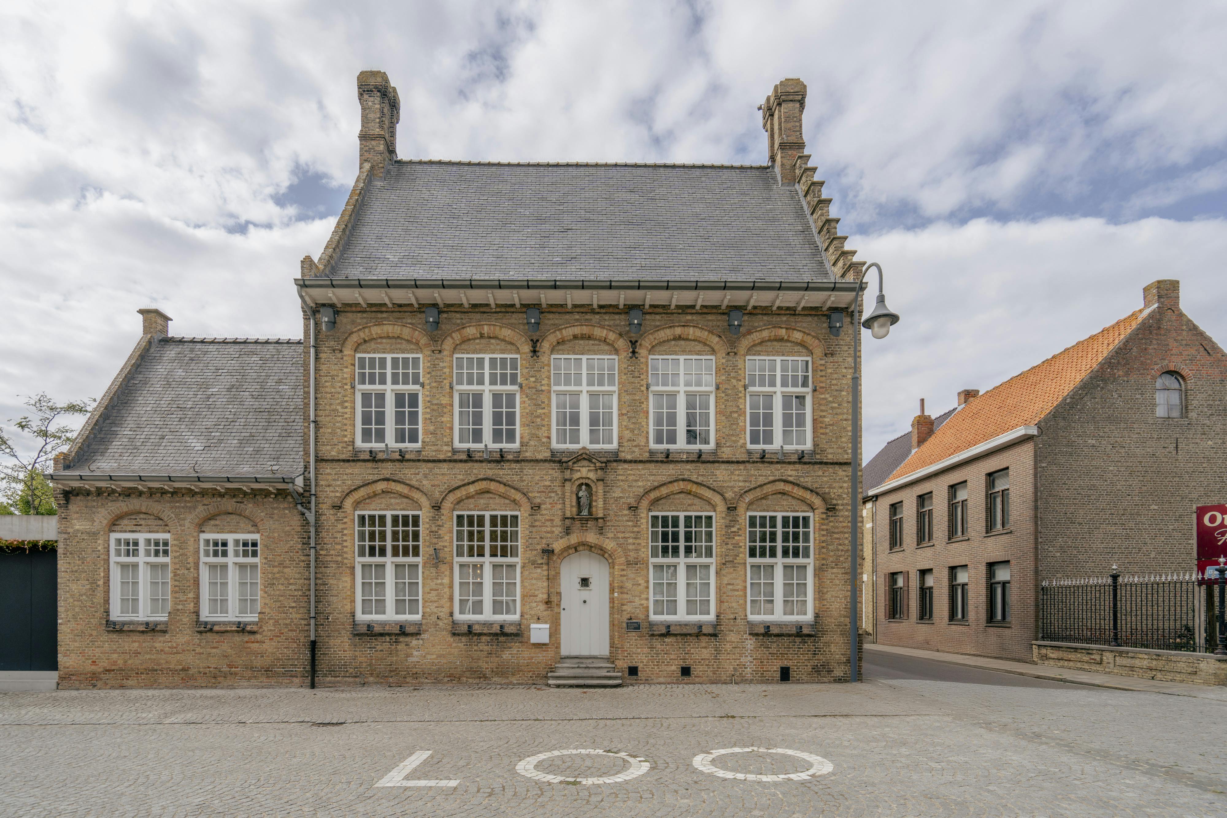 Luxueuze herenwoning met 5 slaapkamers en zwembad. foto 10