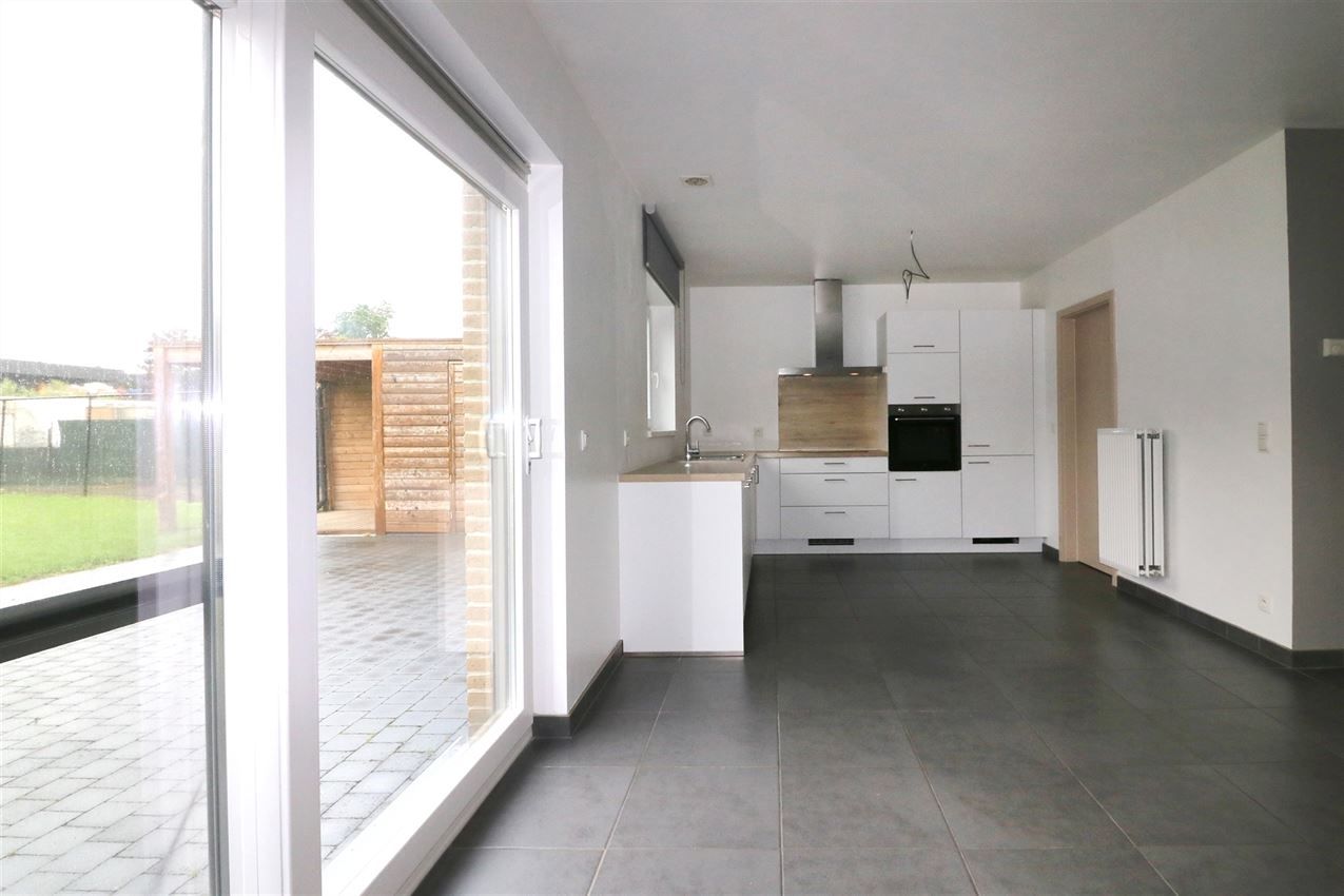 Mooi en landelijk, heel recent, 3 slpk., terras en tuin  foto 12
