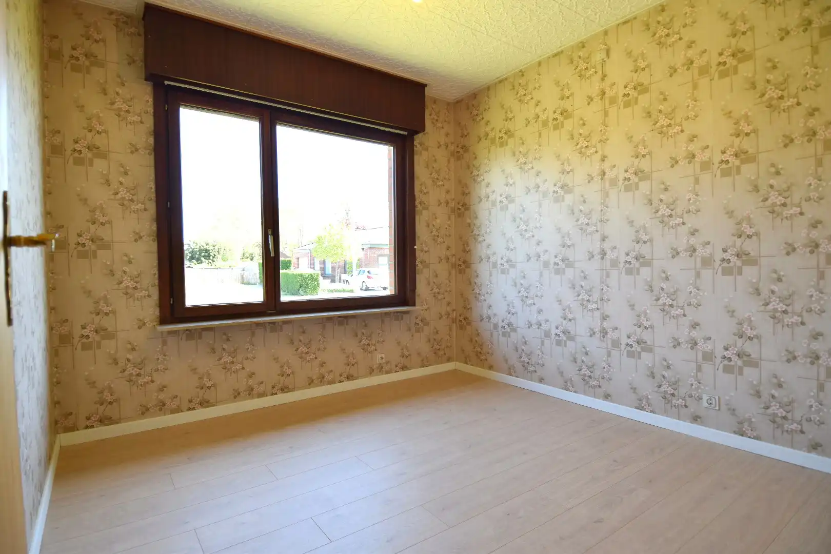 Ruime alleenstaande woning met 2 slaapkamers (mogelijkheid tot meer!), garage en zonnige tuin te koop in Gullegem foto 11