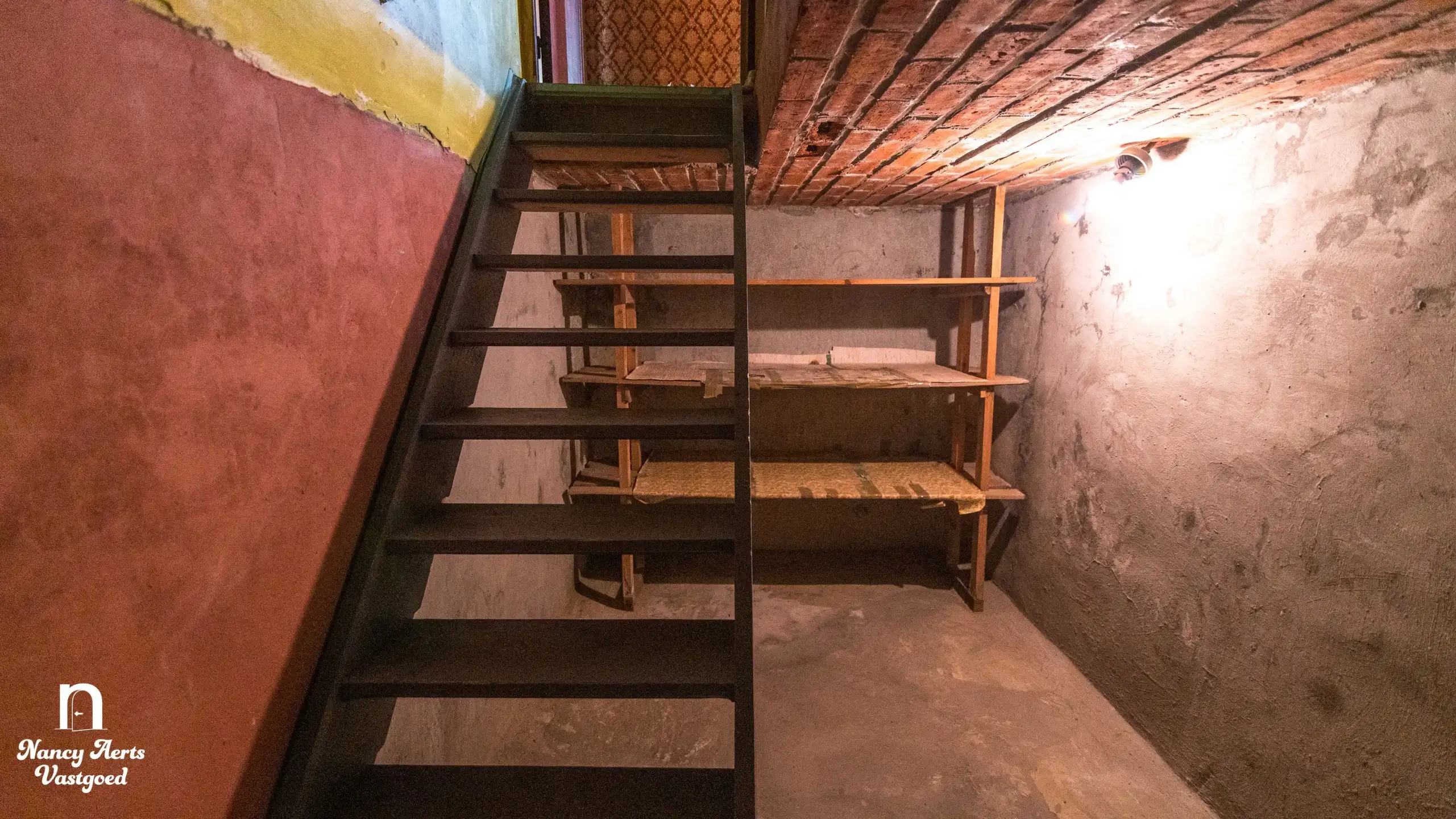 Charmante te renoveren woning op een rustige locatie foto 23