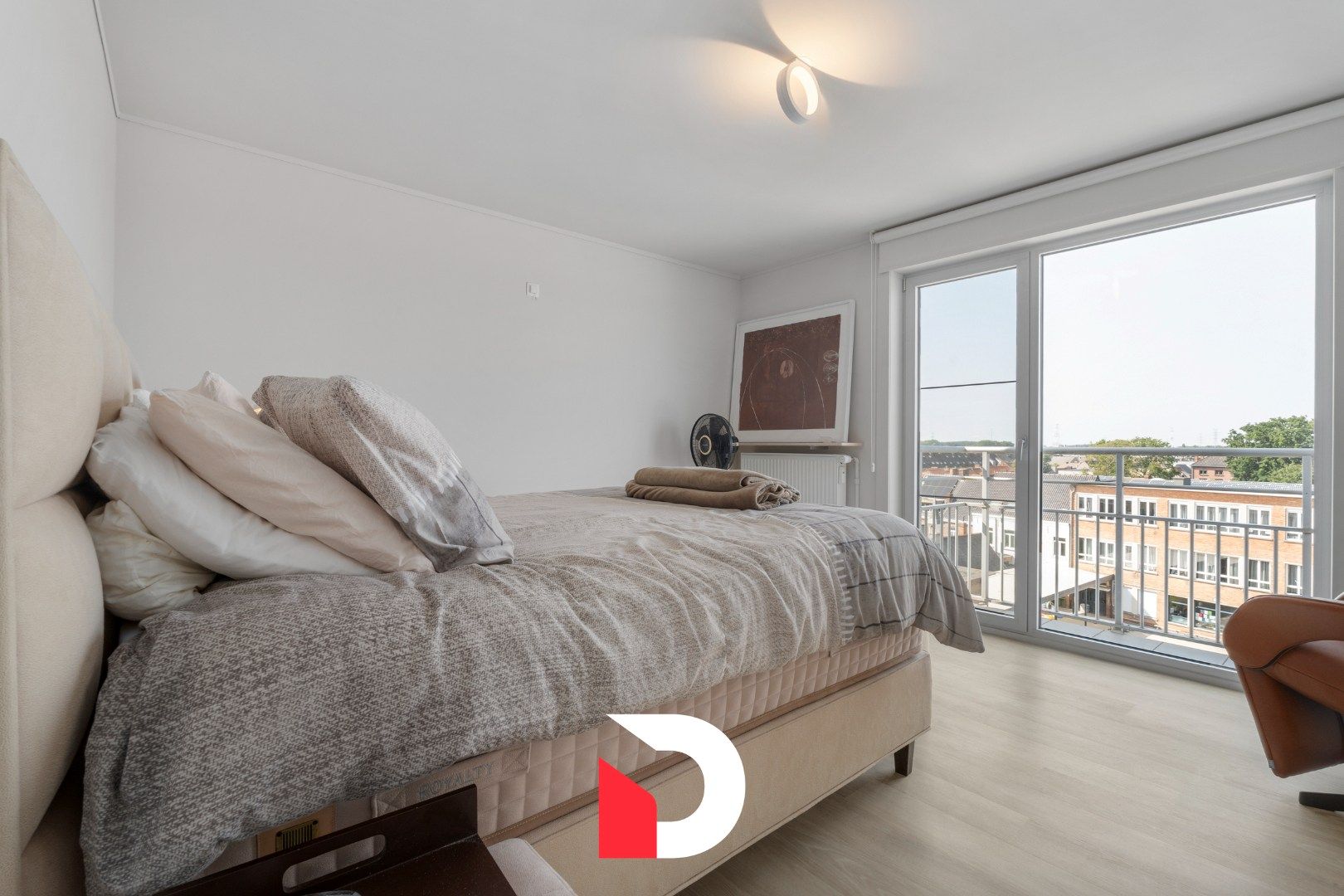 Schitterend gerenoveerd en uiterst aangenaam hoekappartement met 3 slaapkamers op een toplocatie te Sint-Andries (Sint-Baafs). foto 9