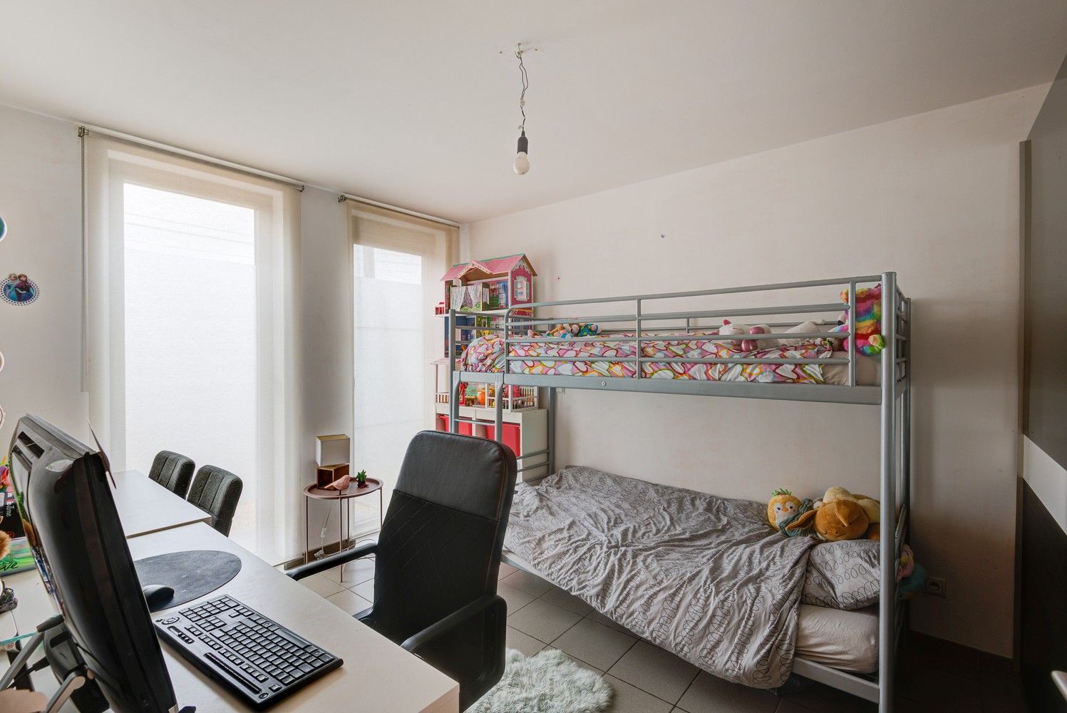 GELIJKVLOERS APPARTEMENT MET 2 SLAAPKAMERS, 2 AUTOSTAANPLAATSEN EN ZONNEPANELEN TE GROTE-SPOUWEN foto 9