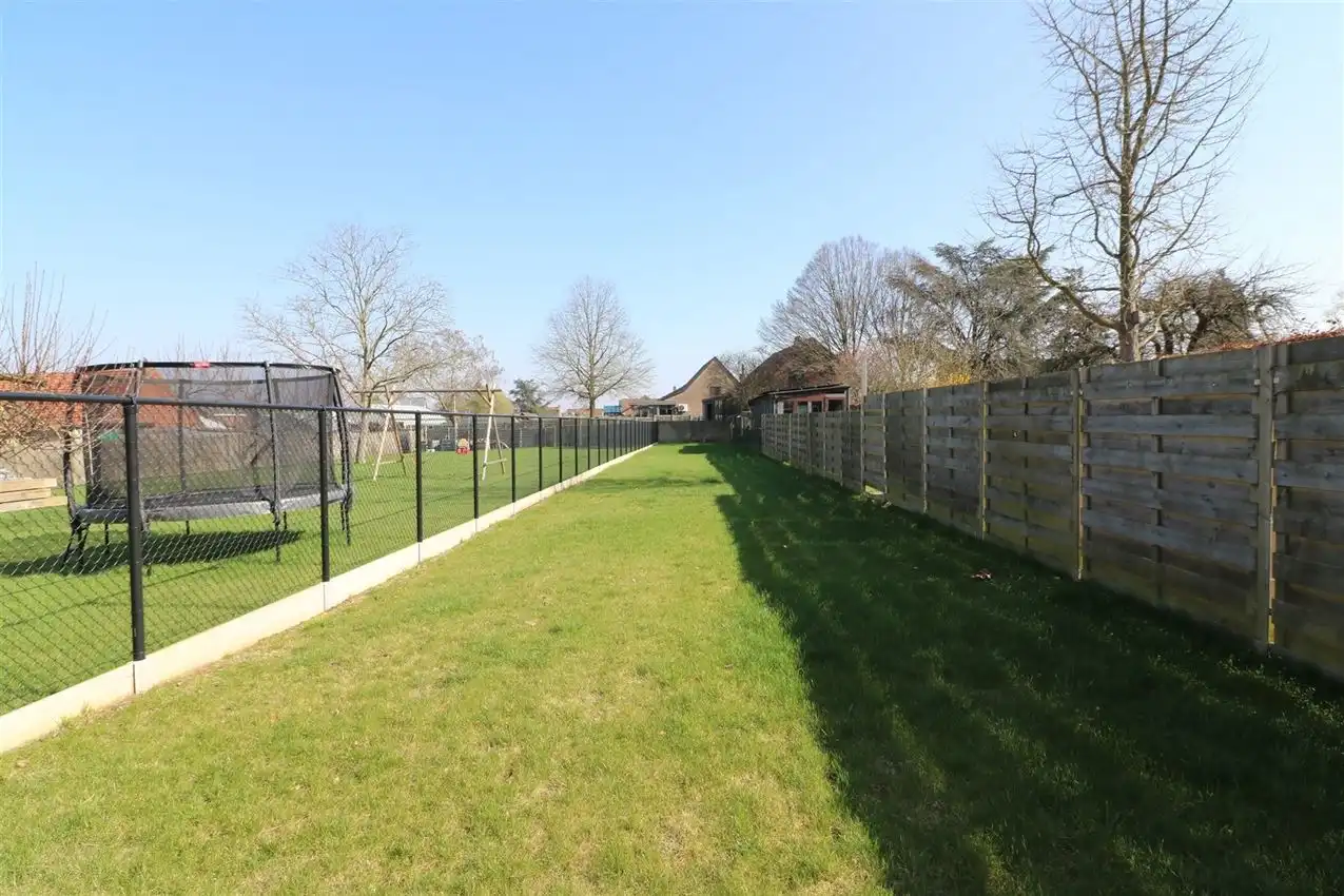 Prachtig, volledig vernieuwde woning met 3 slpk. foto 9