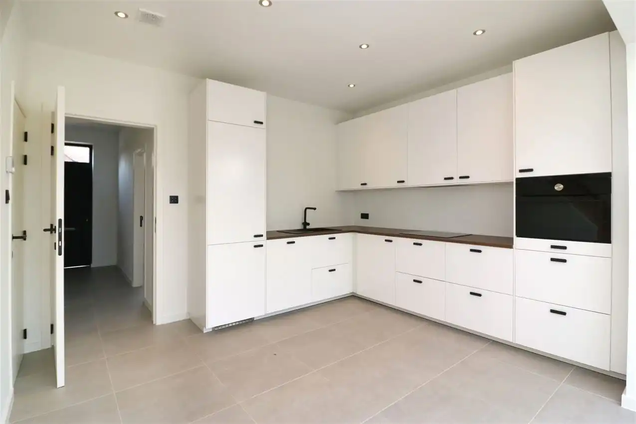 Prachtig, volledig vernieuwde woning met 3 slpk. foto 9
