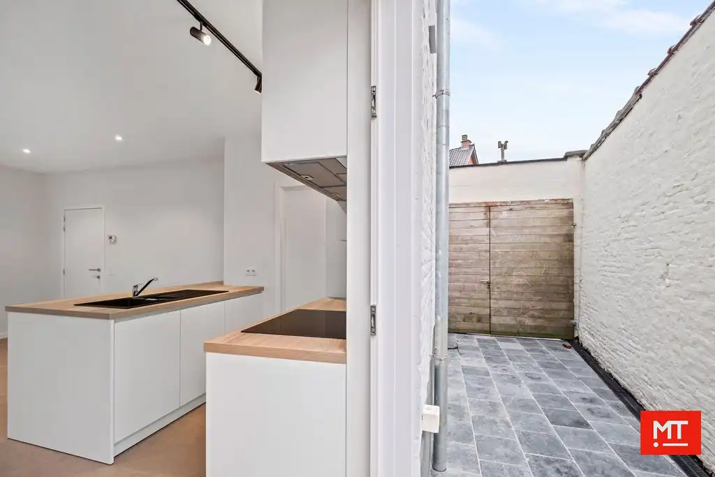 Instapklare halfopen woning met 3 slaapkamers, tuin en uitweg in de dorpskern van Ledegem foto 6