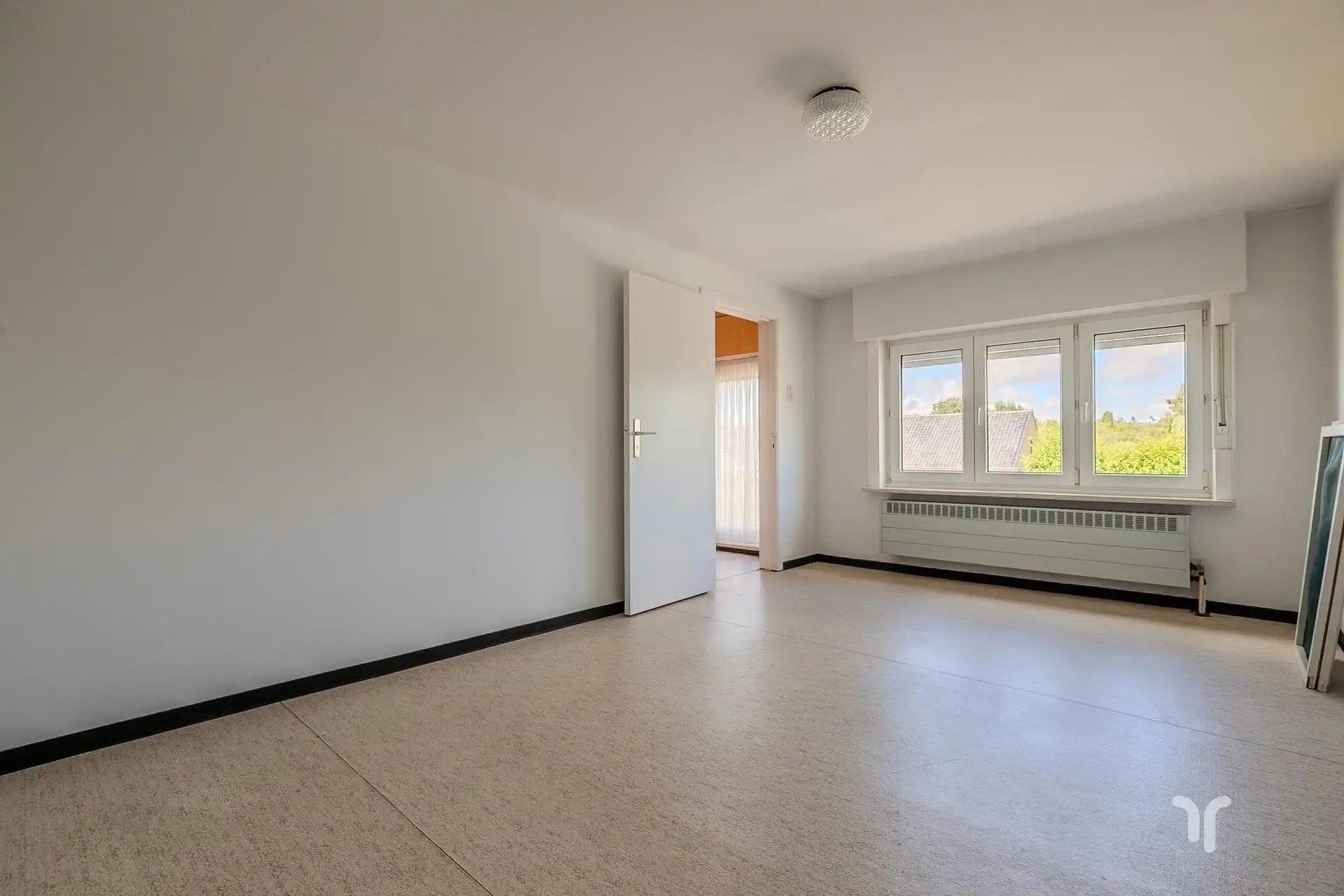 Verzorgde, karaktervolle open bebouwing met 4 slaapkamers met prachtig open zicht. foto 12
