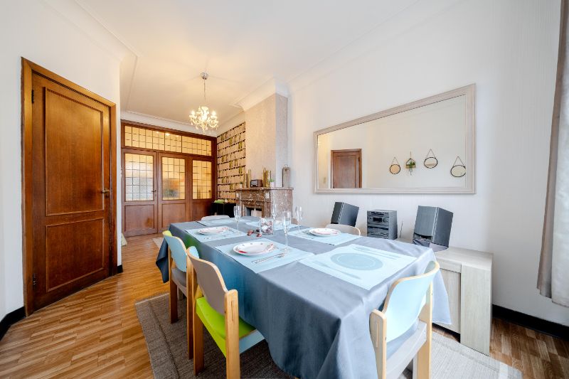 Centraal gelegen , vergunde vakantiewoning "Alice House" in Centrum Ieper met zicht op de kathedraal! foto 4