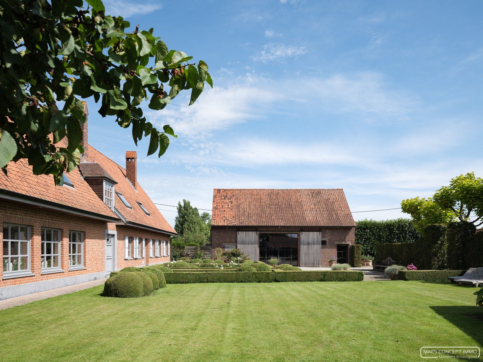 Te koop handelszaak met atelier, weide en villa te Lendelede foto 5