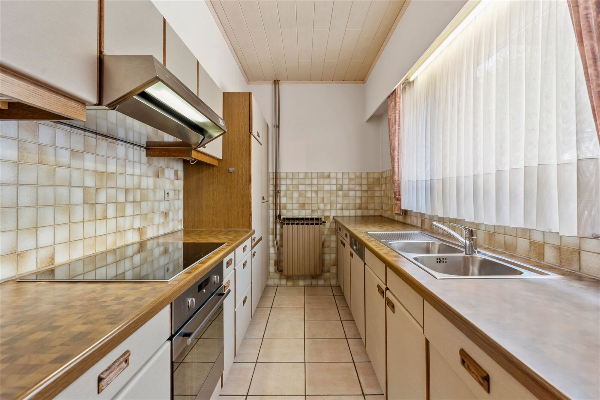 GOED ONDERHOUDEN GELIJKVLOERSE WONING MET 3 SLAAPKAMERS RUSTIG GELEGEN TE STAL foto 14