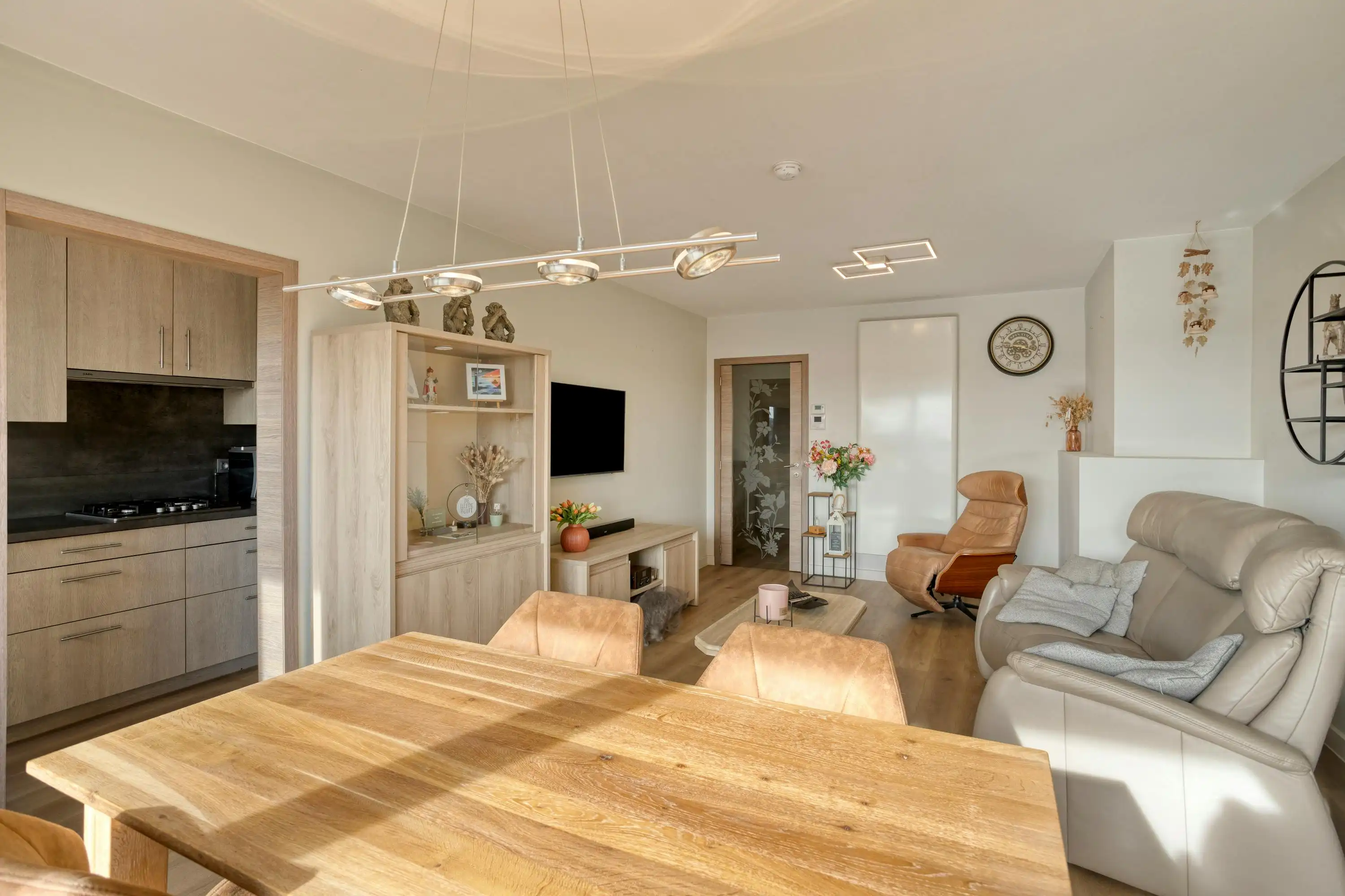 Instapklaar en energiezuinig appartement met 3 slaapkamers te Roeselare foto 2