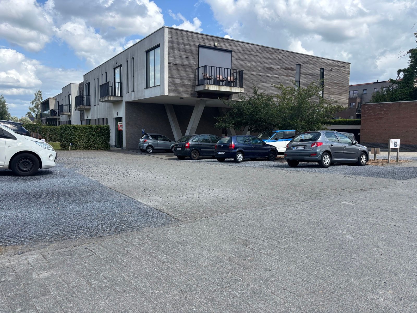 TE KOOP: Zeer mooie Serviceflat 2 SLAAPKAMERS en terras! foto 15