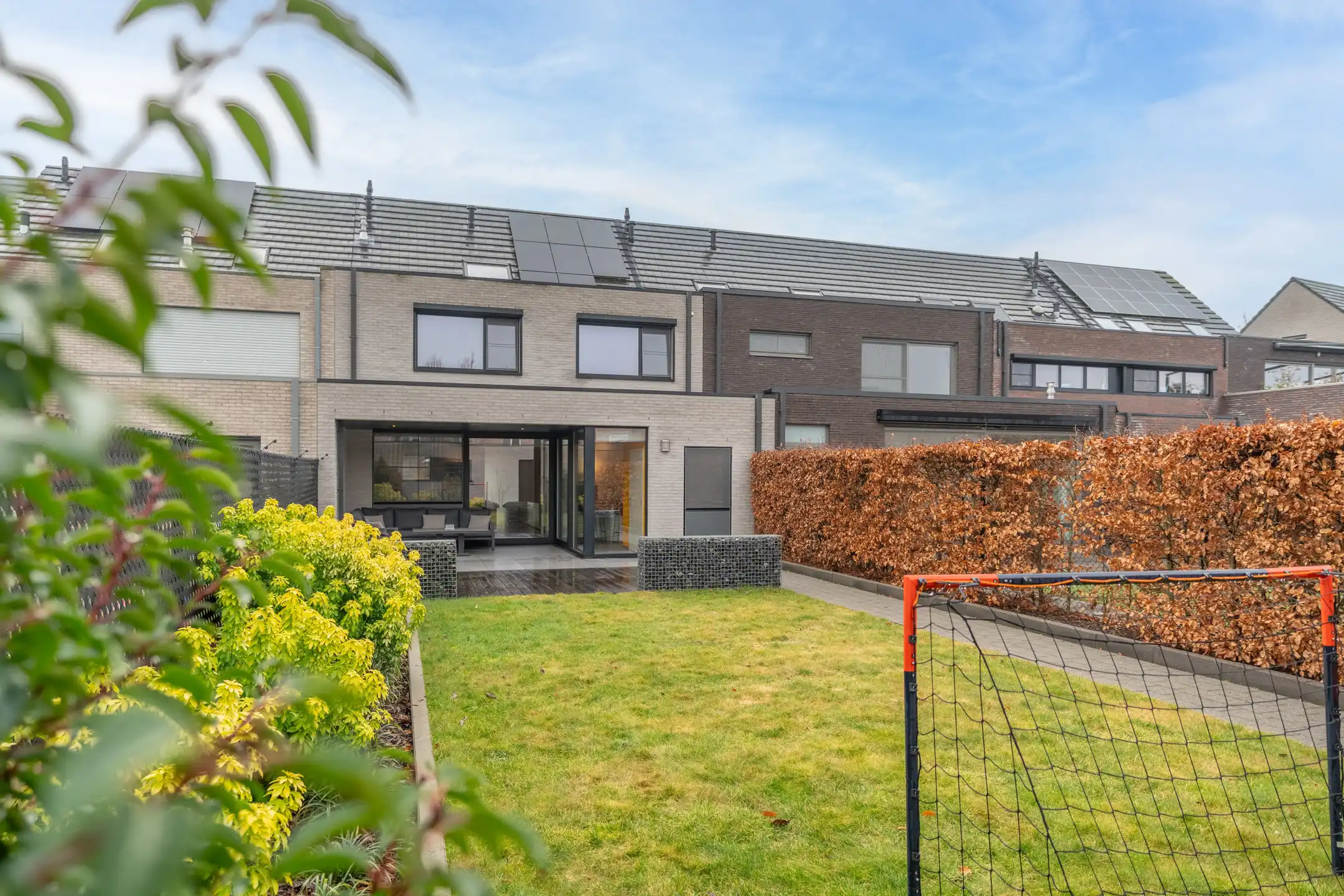 Ruime moderne woning met garage en tuin nabij het centrum van Turnhout. foto 21