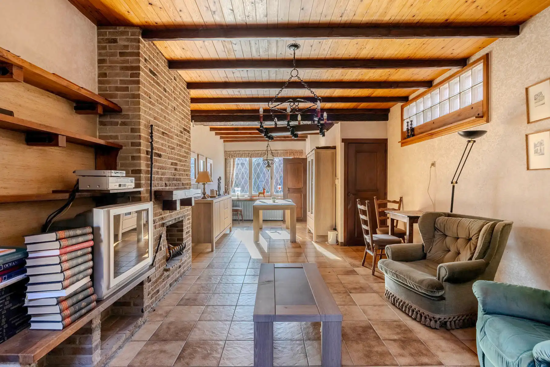 Te renoveren woning met 3 slpk, inpandige garage en tuin foto 5