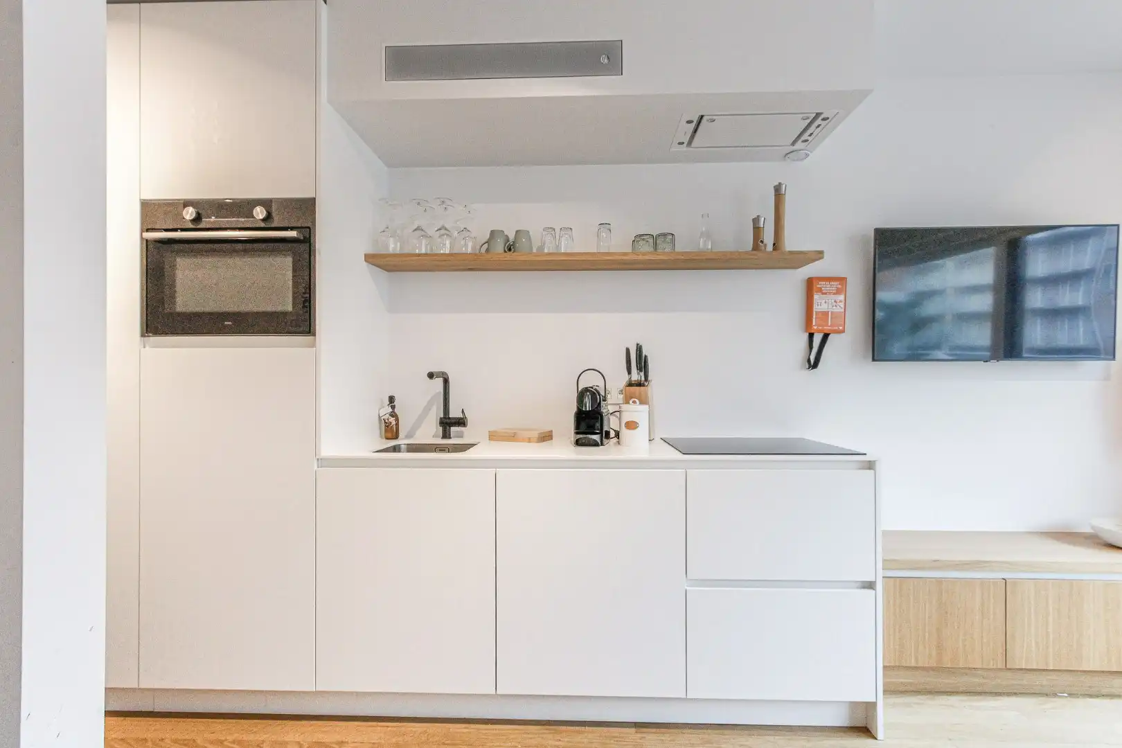 Stijlvolle, volledig gerenoveerde GEMEUBELDE studio | Lippenslaan – Leopoldlaan | Knokke (met mogelijke mooie fiscale opportuniteit onder voorbehoud) foto 8