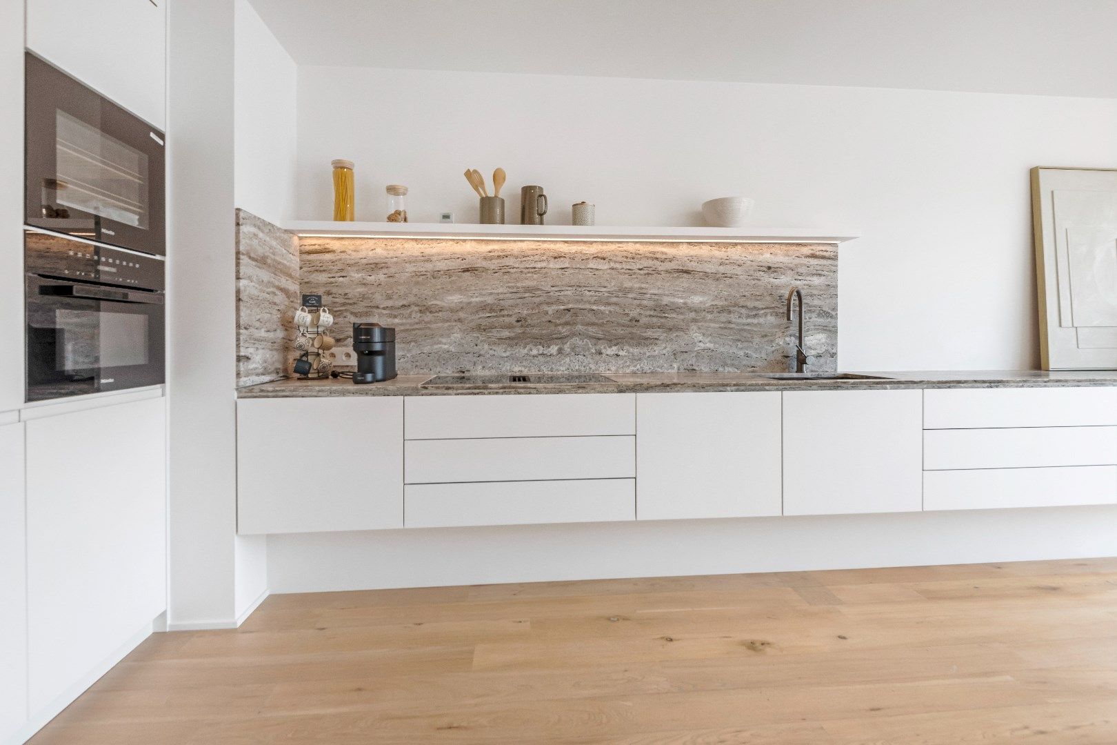 Instapklaar, totaal gerenoveerd doorzon duplex dakappartement met twee zonneterrassen foto 11