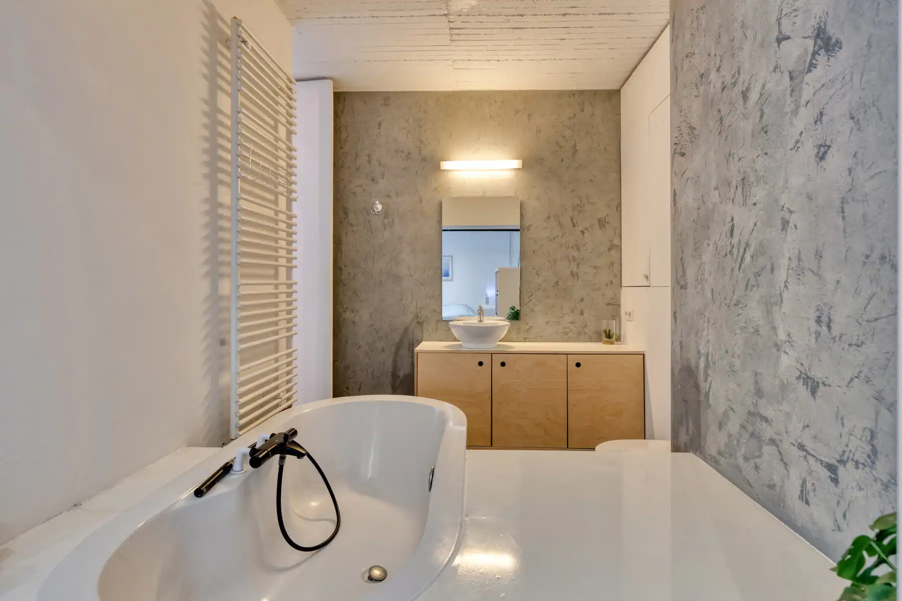 Instapklaar Loftappartement met ruim terras foto 12